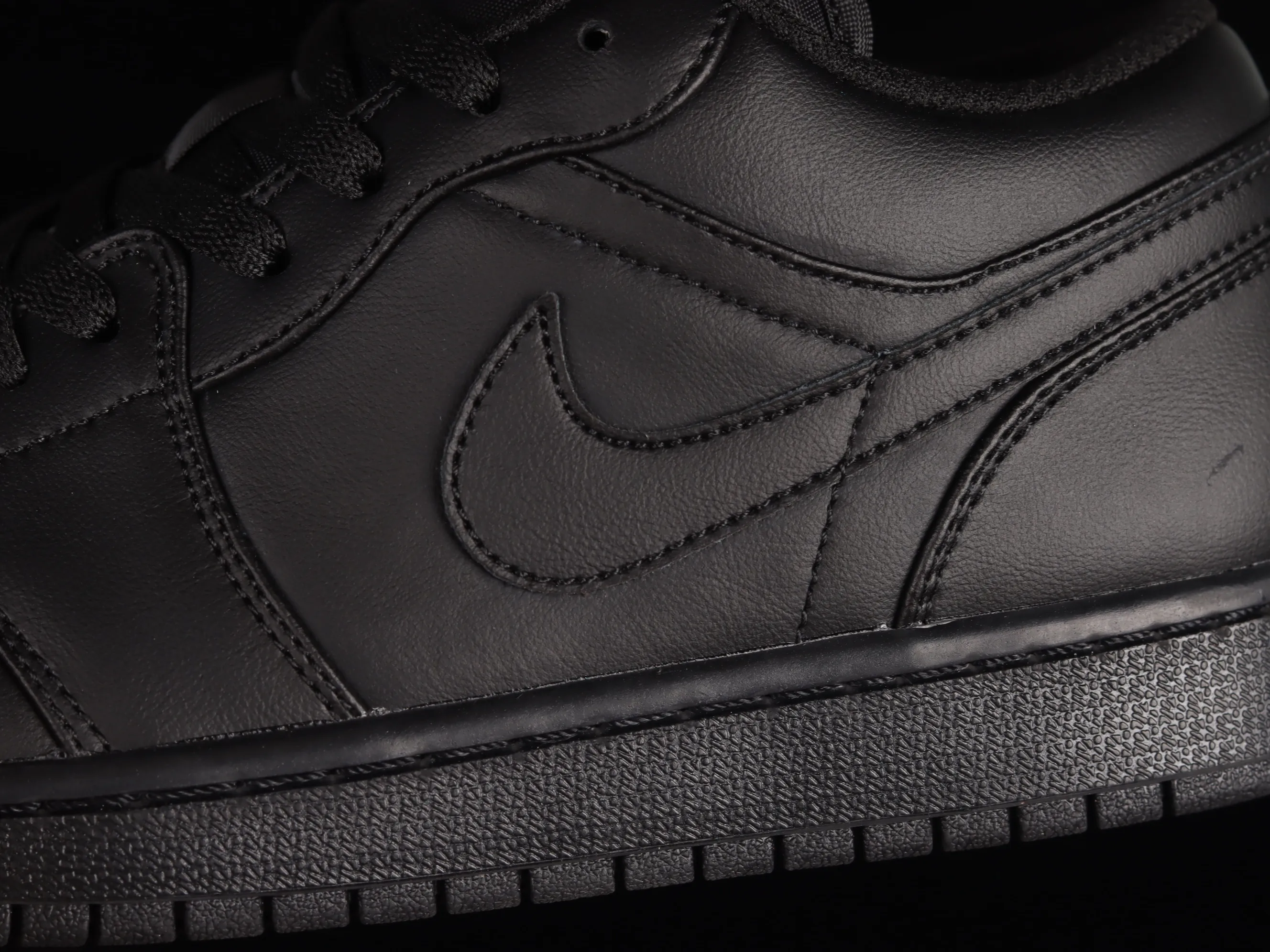 All Categories Air Jordan Jordan Series Basketball Shoes Air Jordan 1 Low Air Jordan 1 Low AJ1 Joe 1 All Black Low State Basketball Shoes 553558-093
